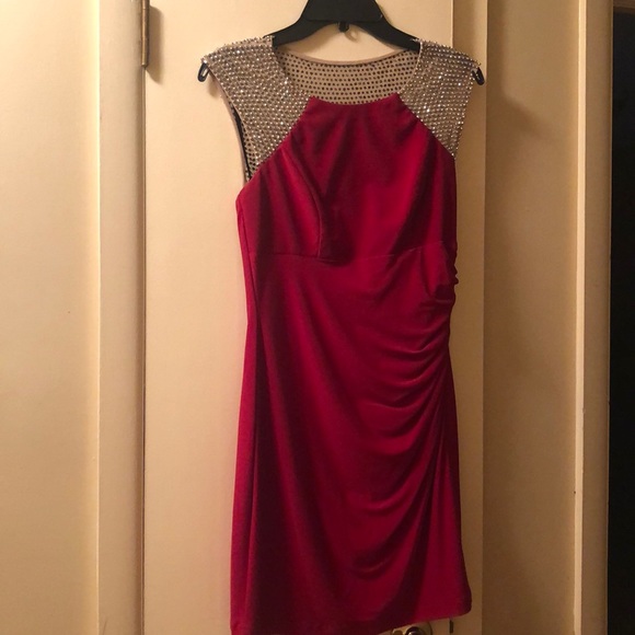 Red dress - Picture 3 of 3